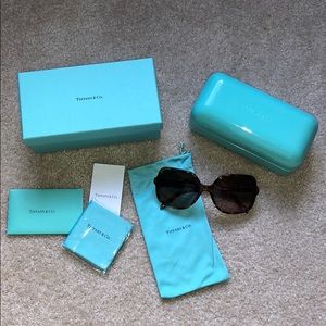 Tiffany & Co. oversized tortoise sunnies LIKE NEW